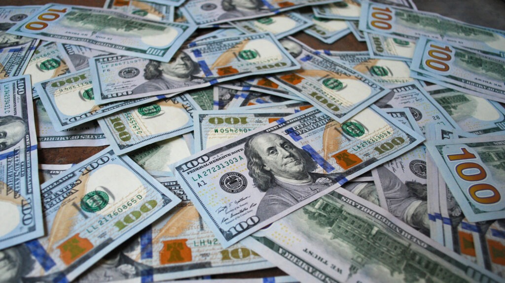 There are several ways to find cash home buyers.