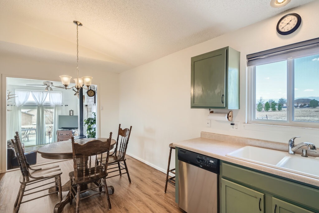 17 Kitchen