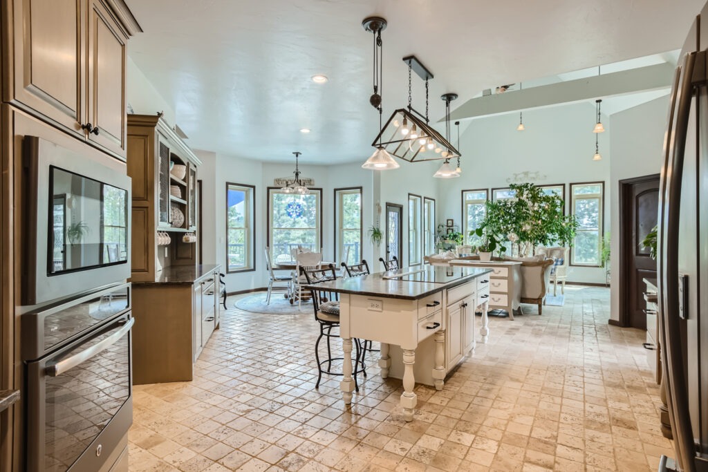 17 Kitchen