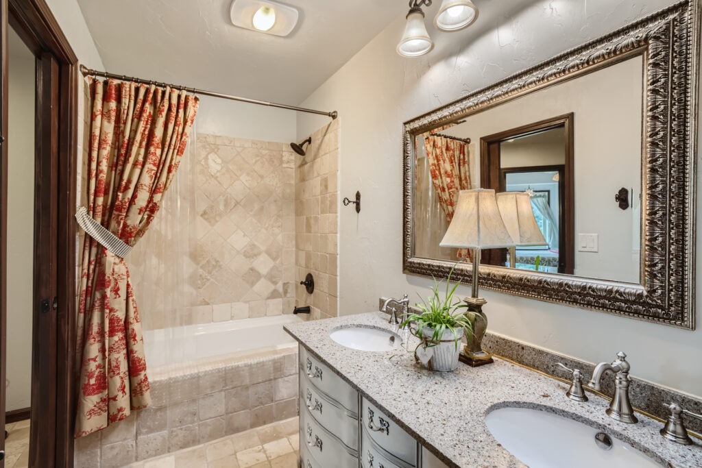 41 2nd Floor Bathroom