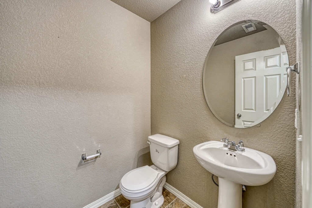 4023 Creek Legend View Print 021 023 Bathroom 4200x2800 300dpi