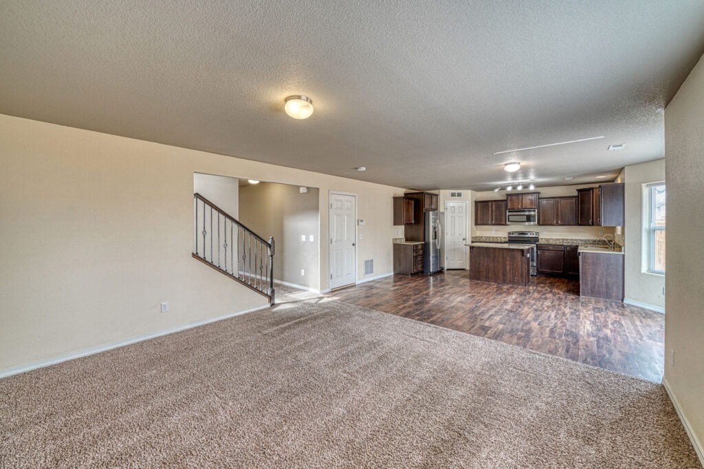 4023 Creek Legend View Print 024 028 Family Room 4200x2800 300dpi