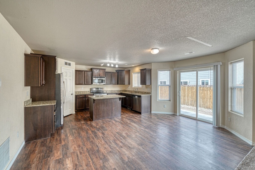 4023 Creek Legend View Print 025 027 Dining Area 4200x2800 300dpi