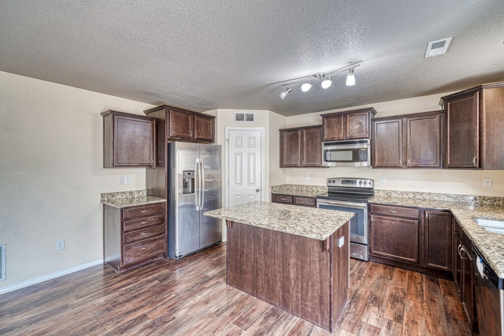 4023 Creek Legend View Print 026 032 Kitchen 4200x2800 300dpi