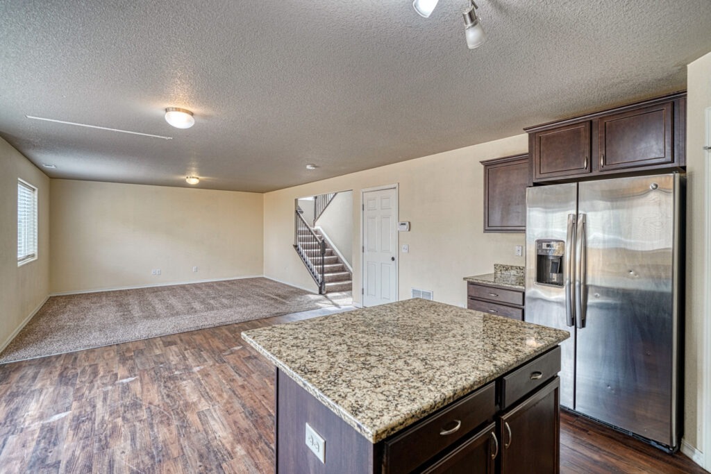 4023 Creek Legend View Print 029 030 Kitchen 4200x2800 300dpi