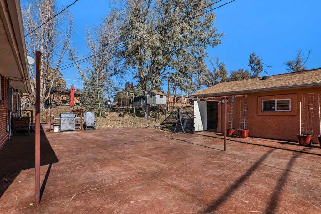 025 P1224487