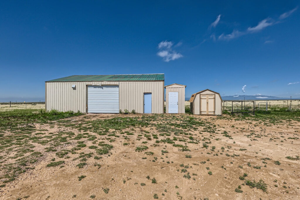 27 Barn
