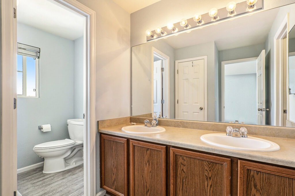 012 P1249900