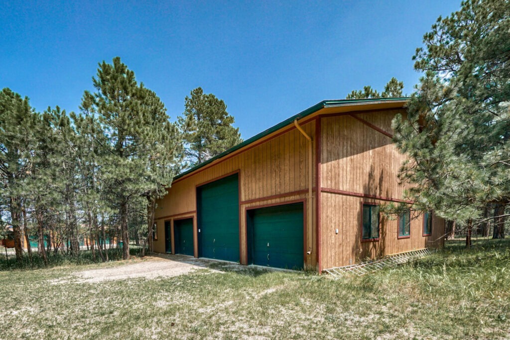14445 Chalet Ln Elbert Co Large 020 018 Garage 1500x1000 72dpi