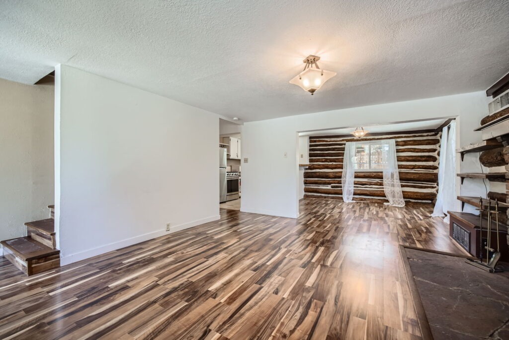 33 Friar Tuck Dr Web Quality 007 08 Living Room