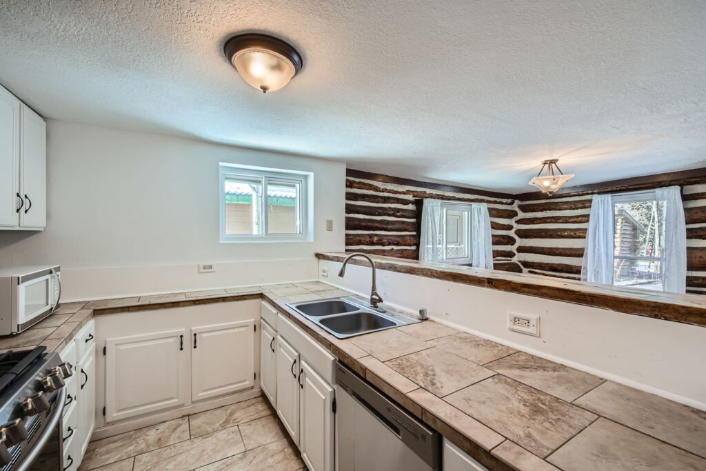 33 Friar Tuck Dr Web Quality 009 11 Kitchen