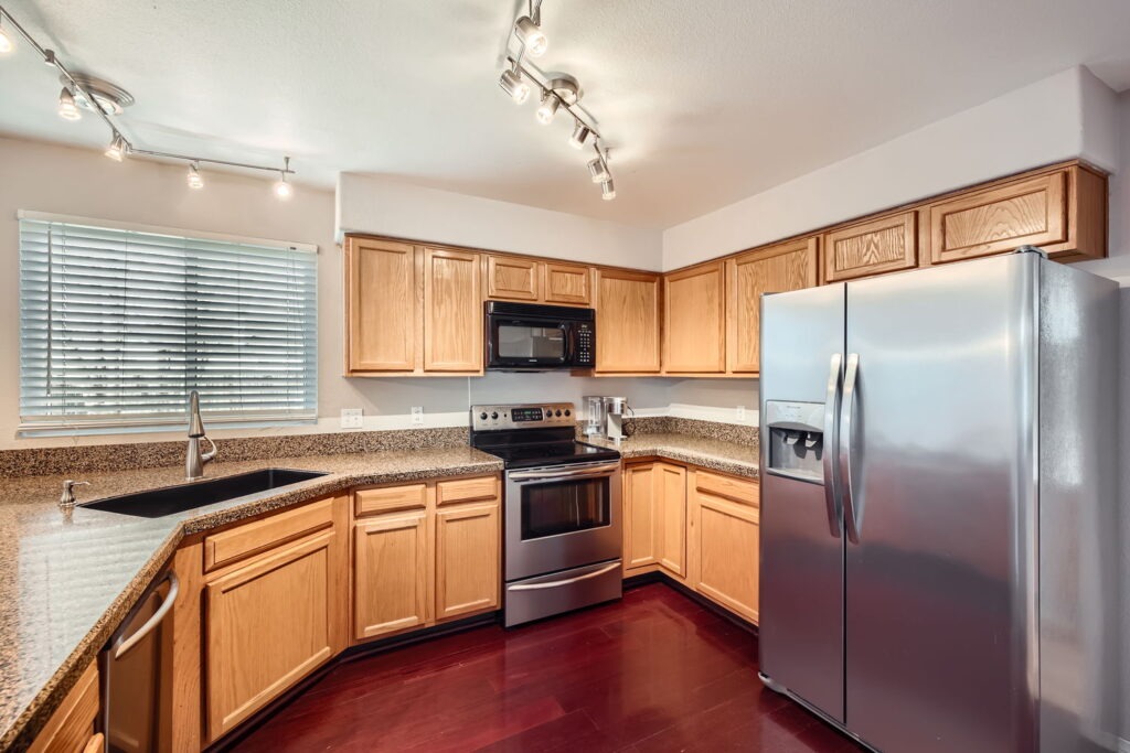 827 Barn Owl Dr Web Quality 010 12 Kitchen