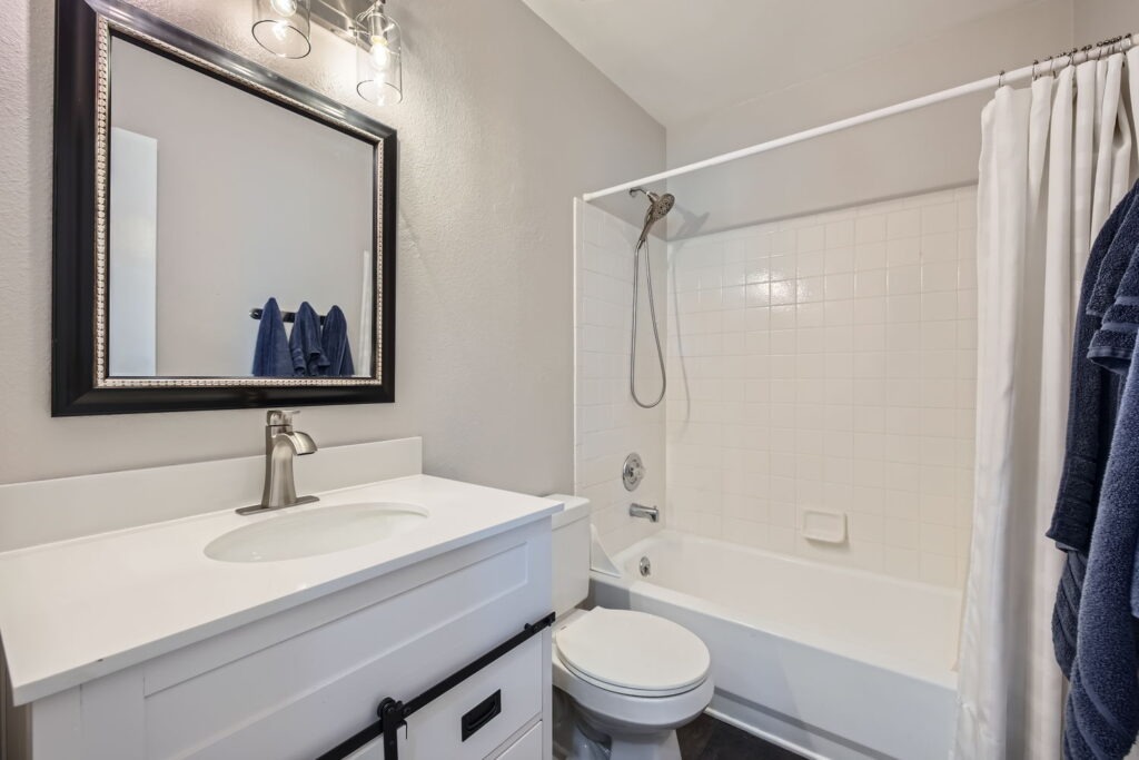 827 Barn Owl Dr Web Quality 021 30 2nd Floor Bathroom