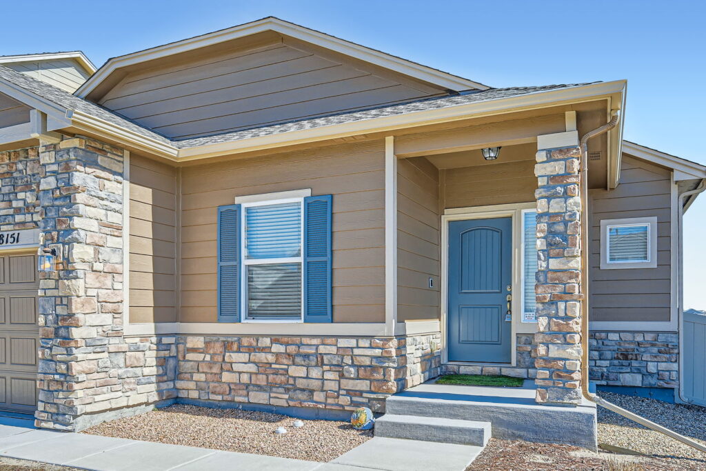 8151 Glory Dr Glory Dr Web Quality 007 04 Exterior Front Entry
