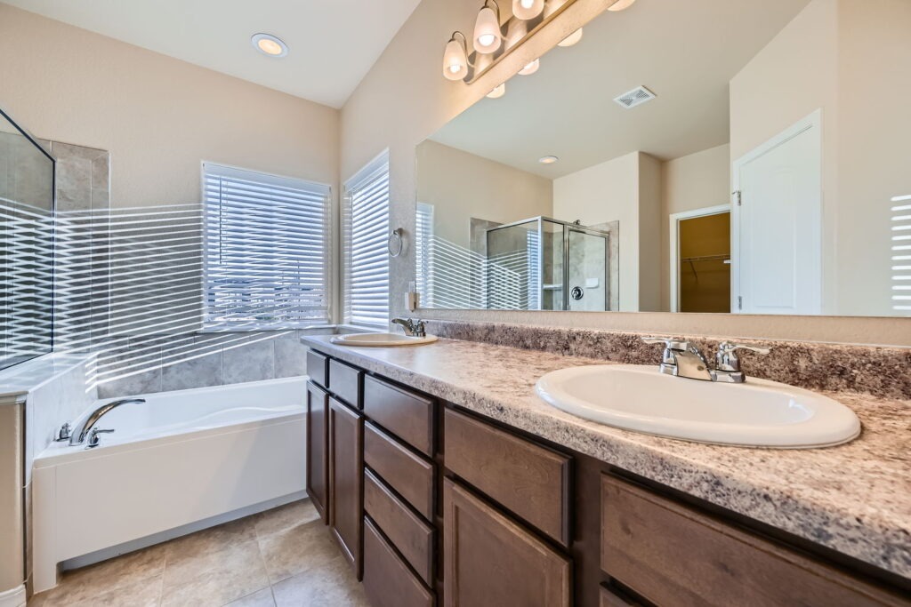 8151 Glory Dr Glory Dr Web Quality 017 17 Primary Bathroom