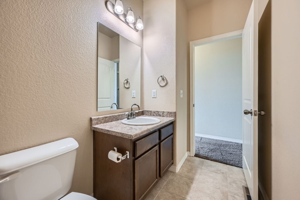 8151 Glory Dr Glory Dr Web Quality 021 23 Bathroom