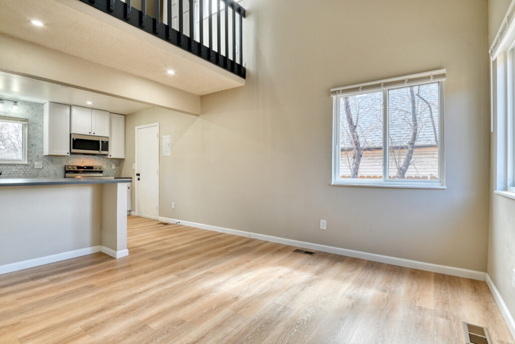 W Willamette Ave 10