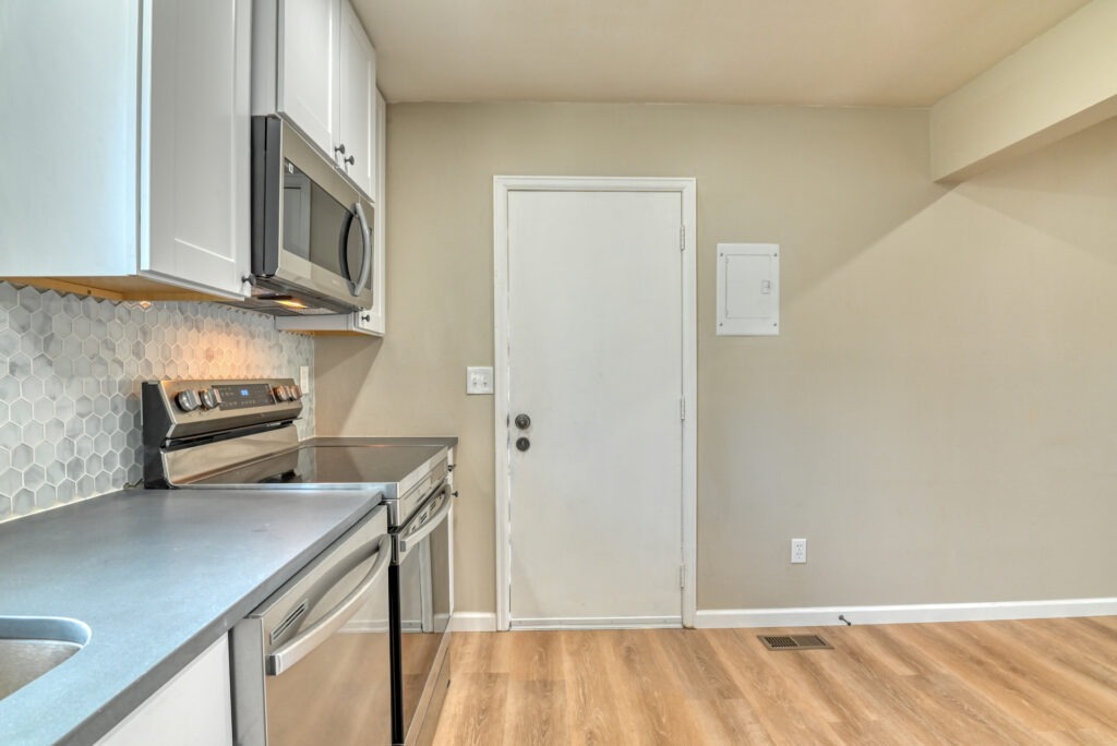 W Willamette Ave 16