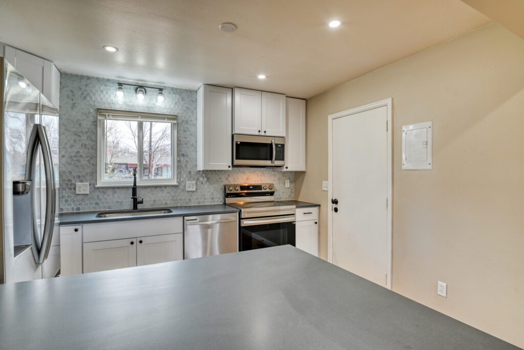 W Willamette Ave 19