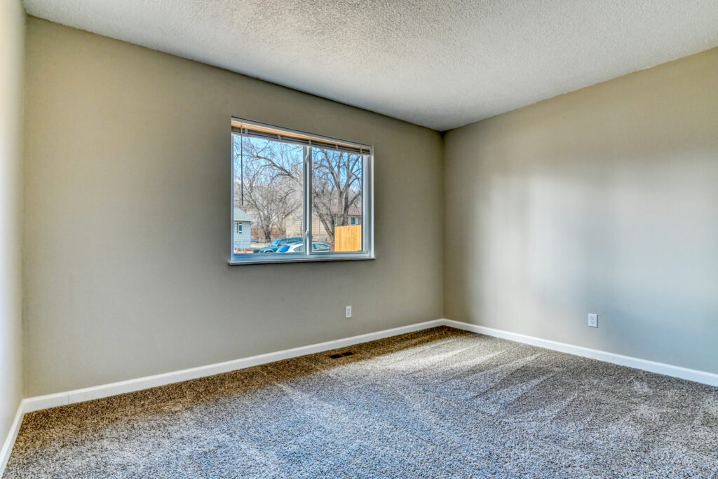 W Willamette Ave 20