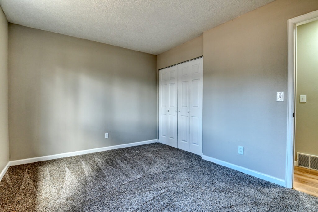 W Willamette Ave 23