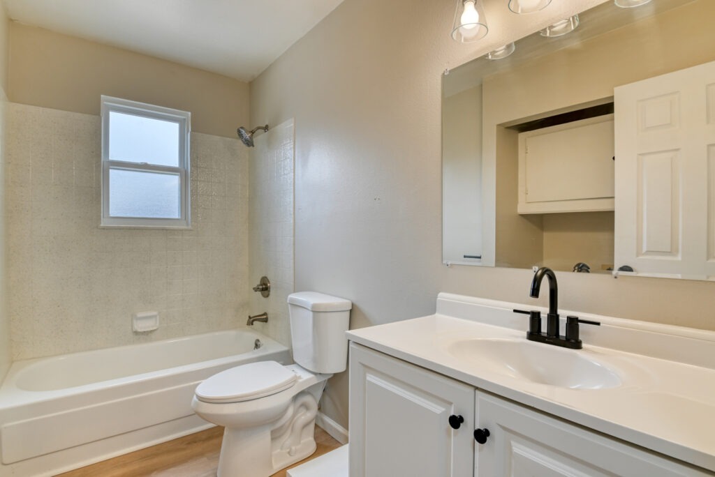 W Willamette Ave 24