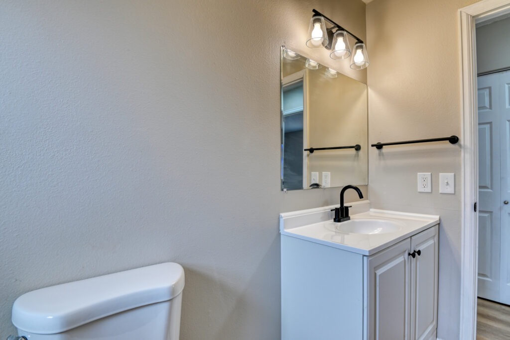 W Willamette Ave 25
