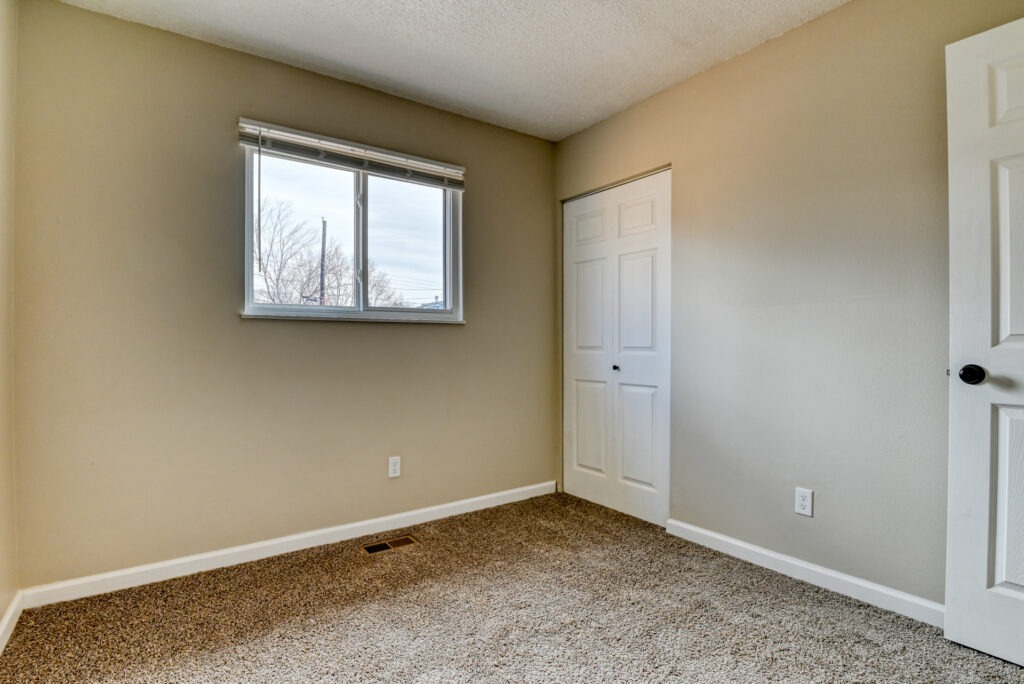 W Willamette Ave 28