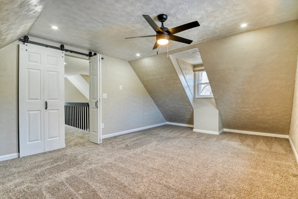 W Willamette Ave 32