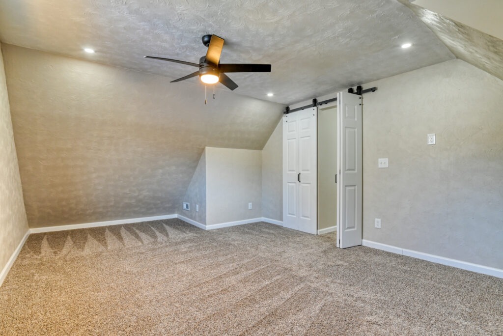 W Willamette Ave 33