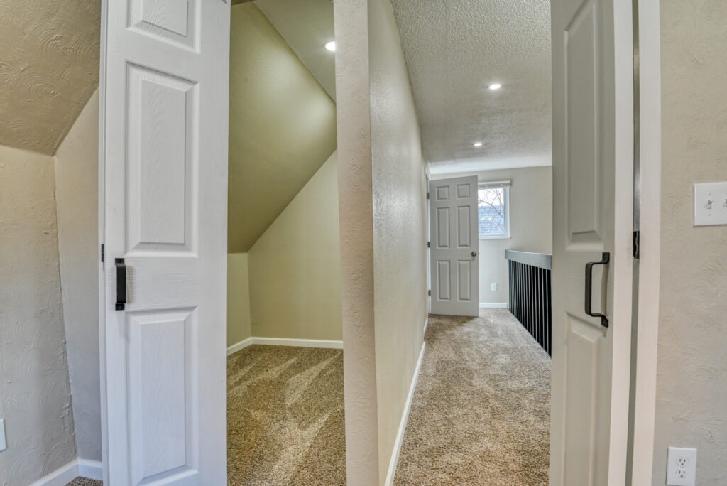 W Willamette Ave 36