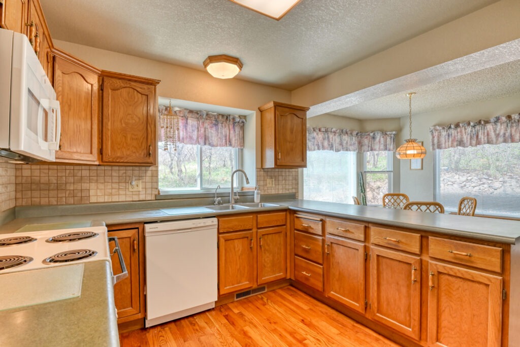Broadmoor Bluffs Dr 19