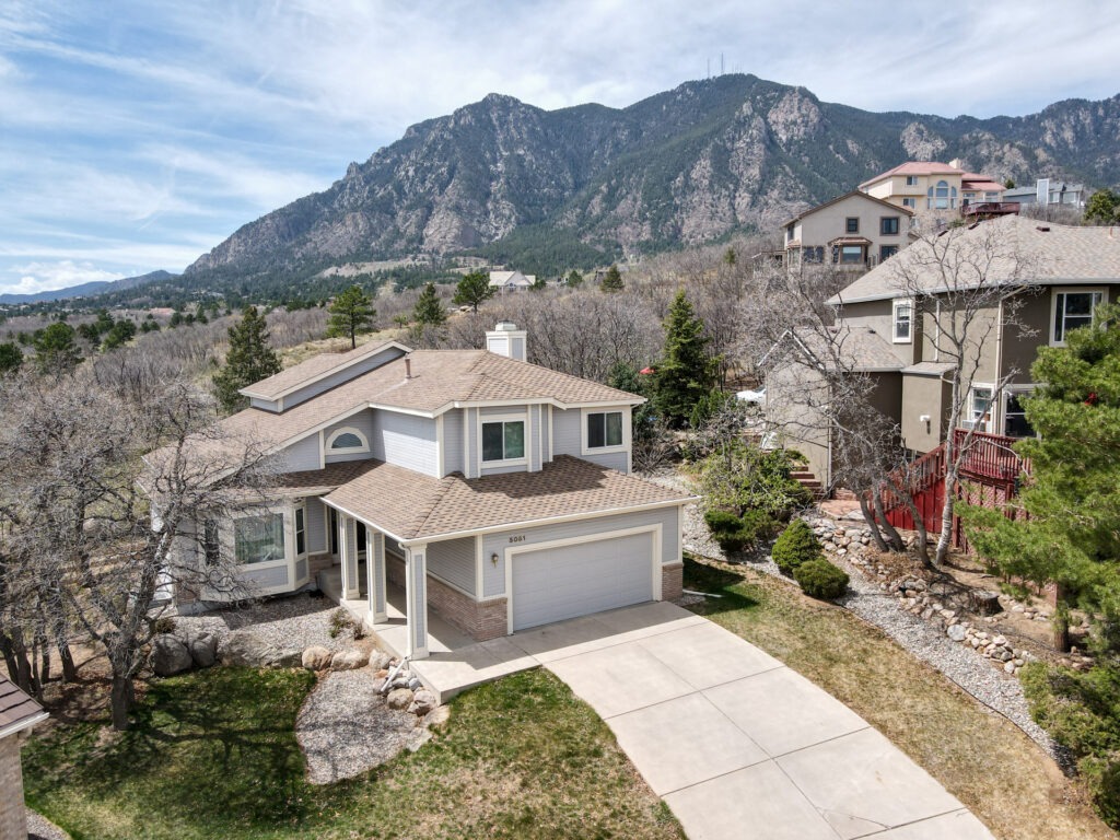 Broadmoor Bluffs Dr 83