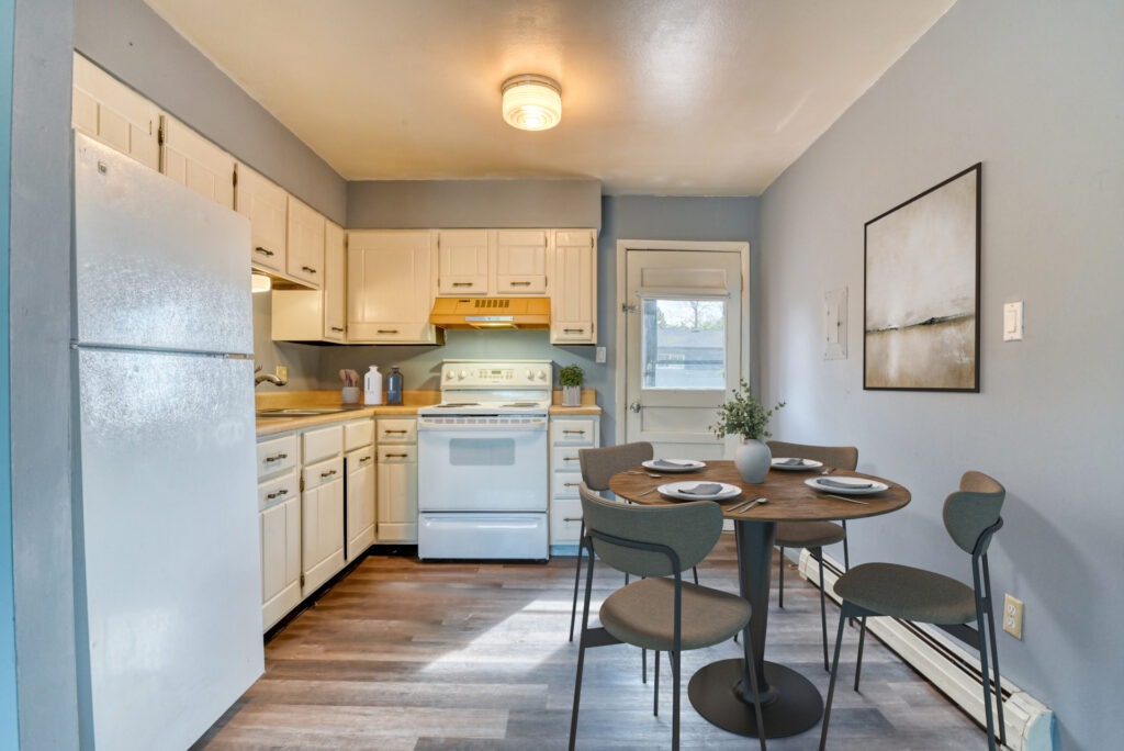 Forrest Hill Rd #3 12 Small Dining Set