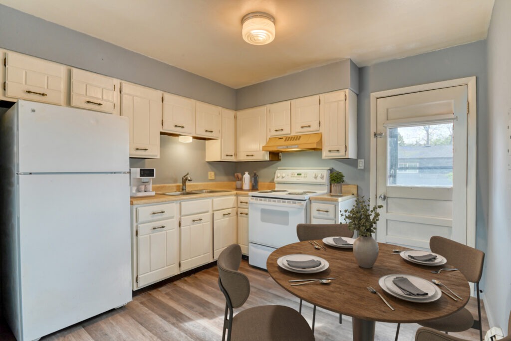 Forrest Hill Rd #3 8 Small Dining Set