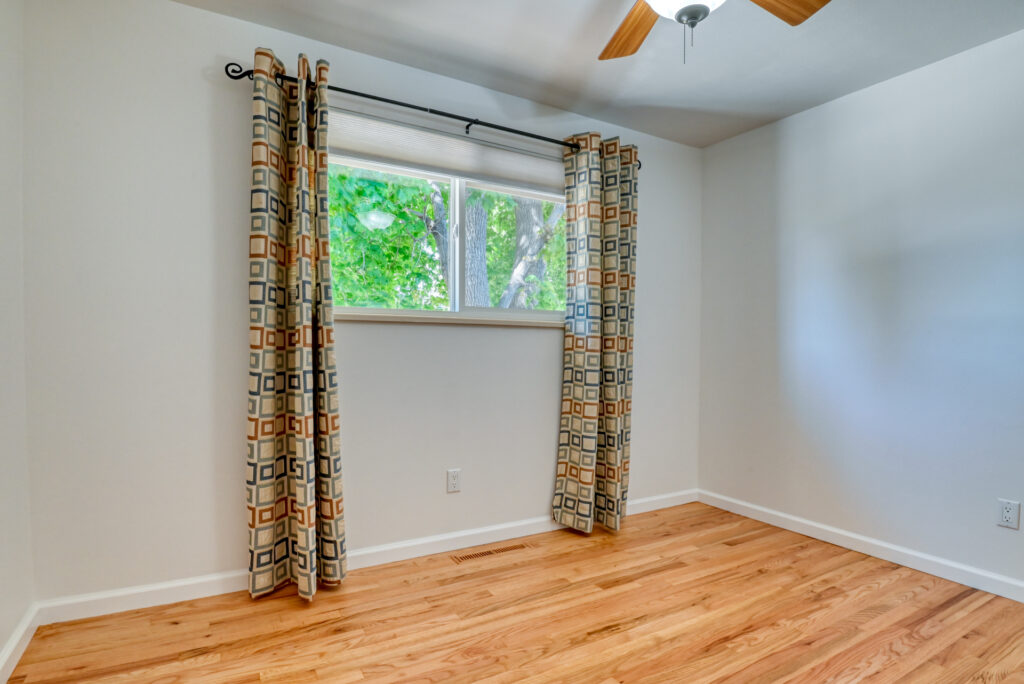 Montclair St 33