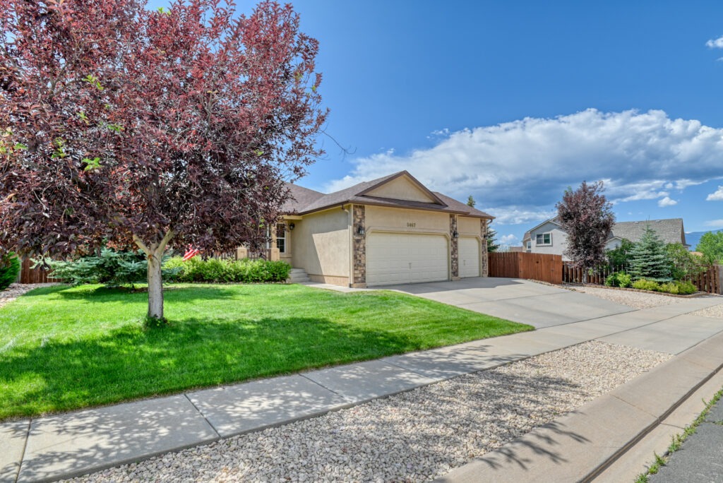 Mountain Garland Dr 3