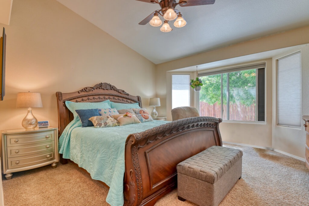 Mountain Garland Dr 32