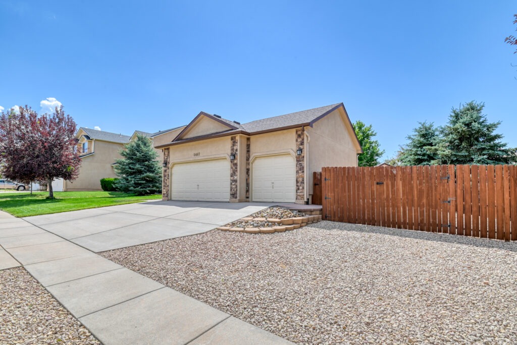 Mountain Garland Dr 4