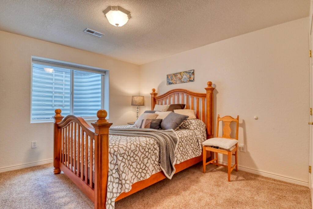 Mountain Garland Dr 61