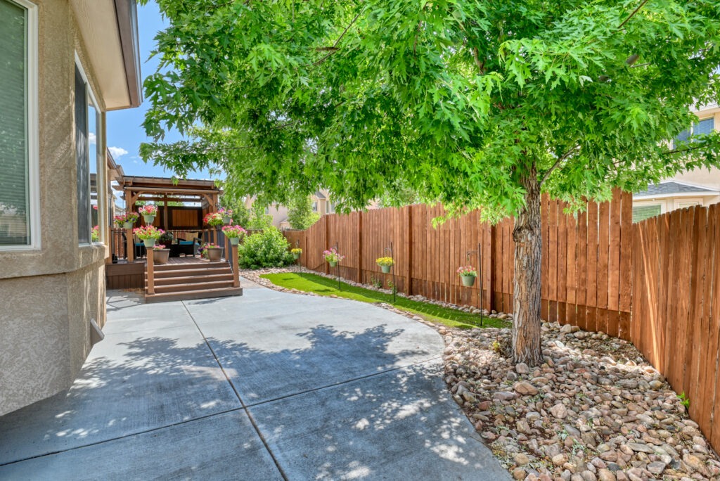 Mountain Garland Dr 7