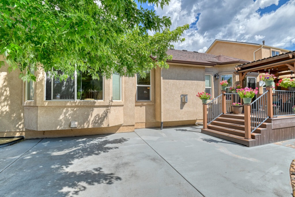 Mountain Garland Dr 8