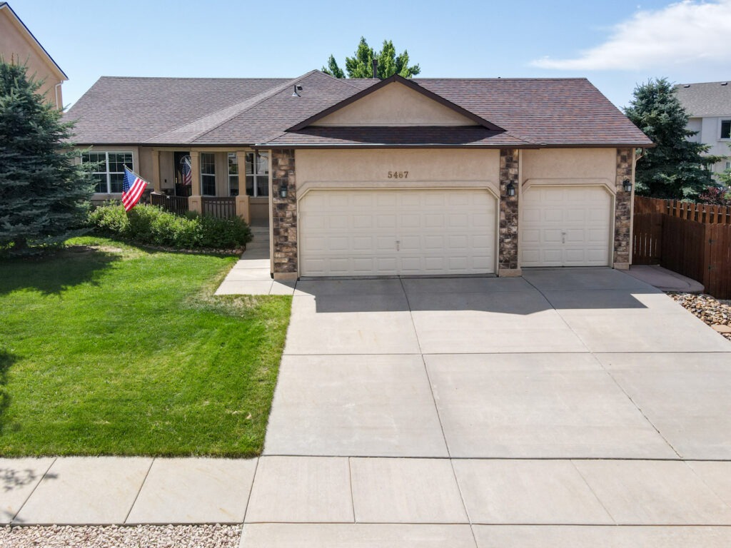 Mountain Garland Dr 82
