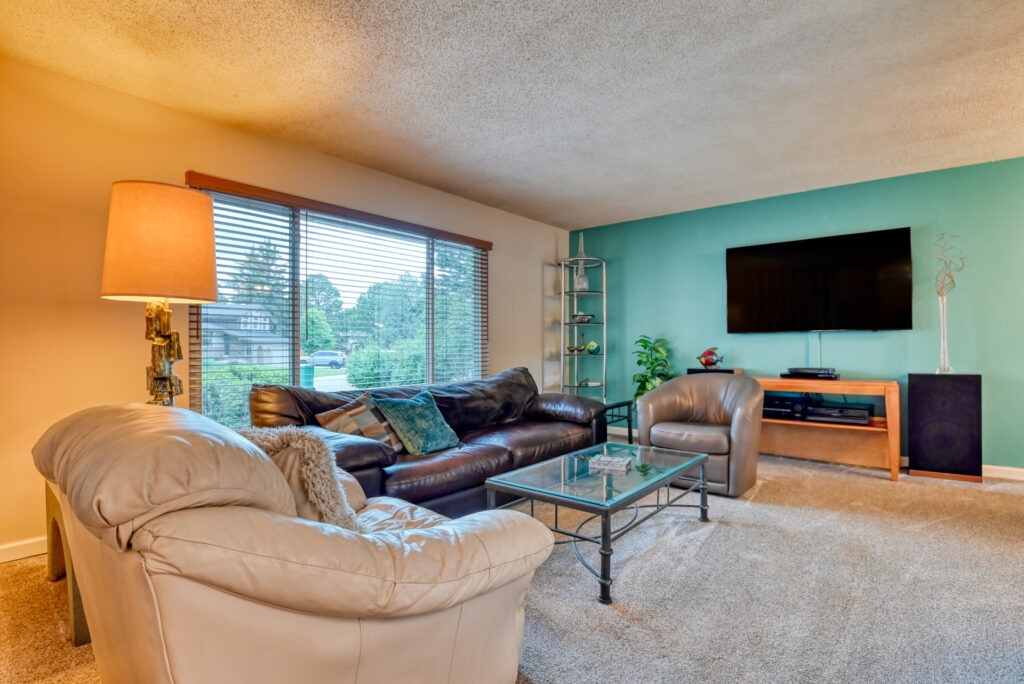 Parade Cir W 11