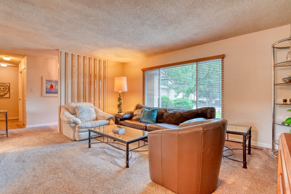 Parade Cir W 12