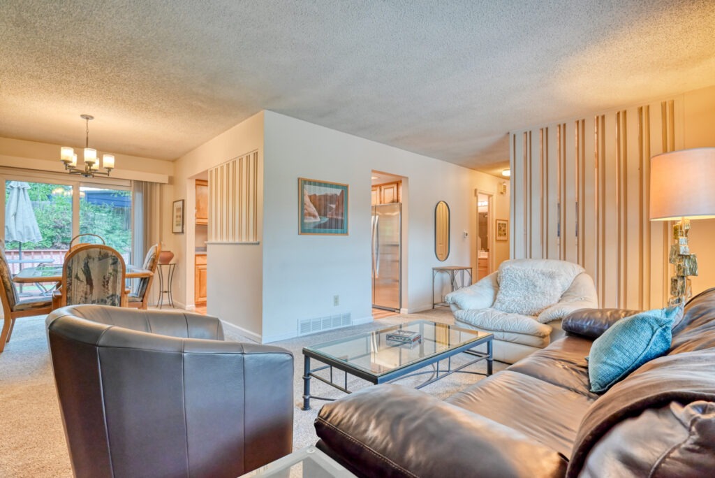 Parade Cir W 13