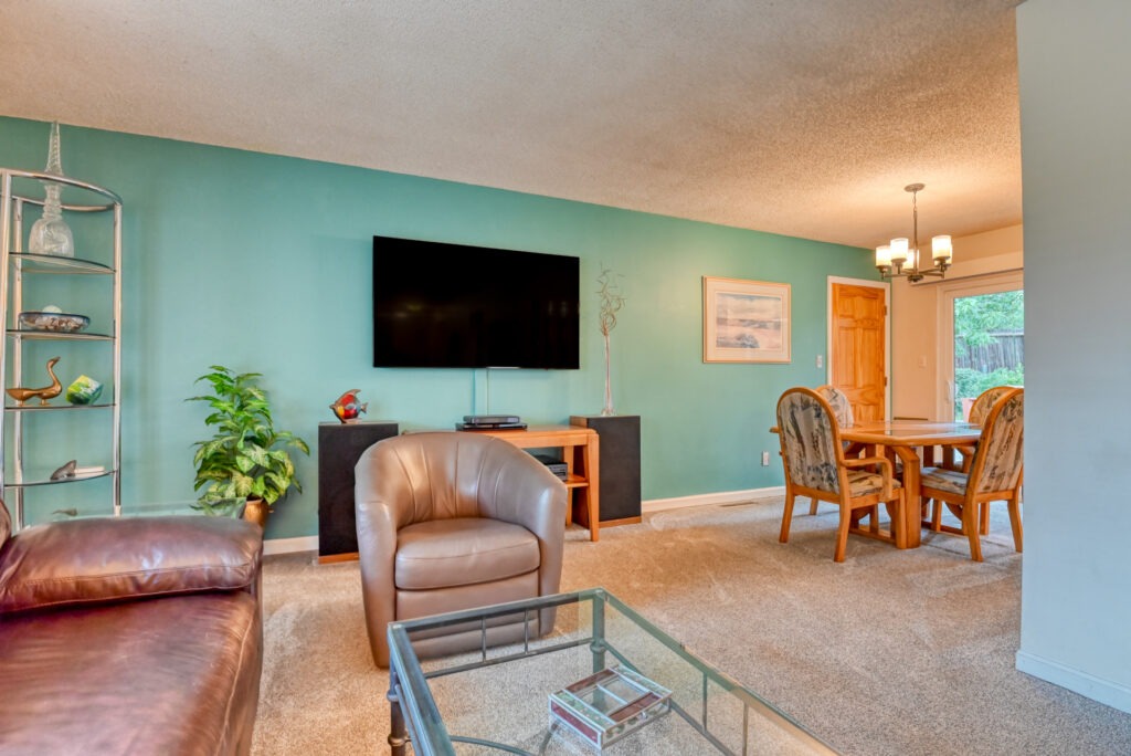 Parade Cir W 14