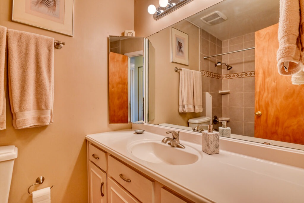 Parade Cir W 23