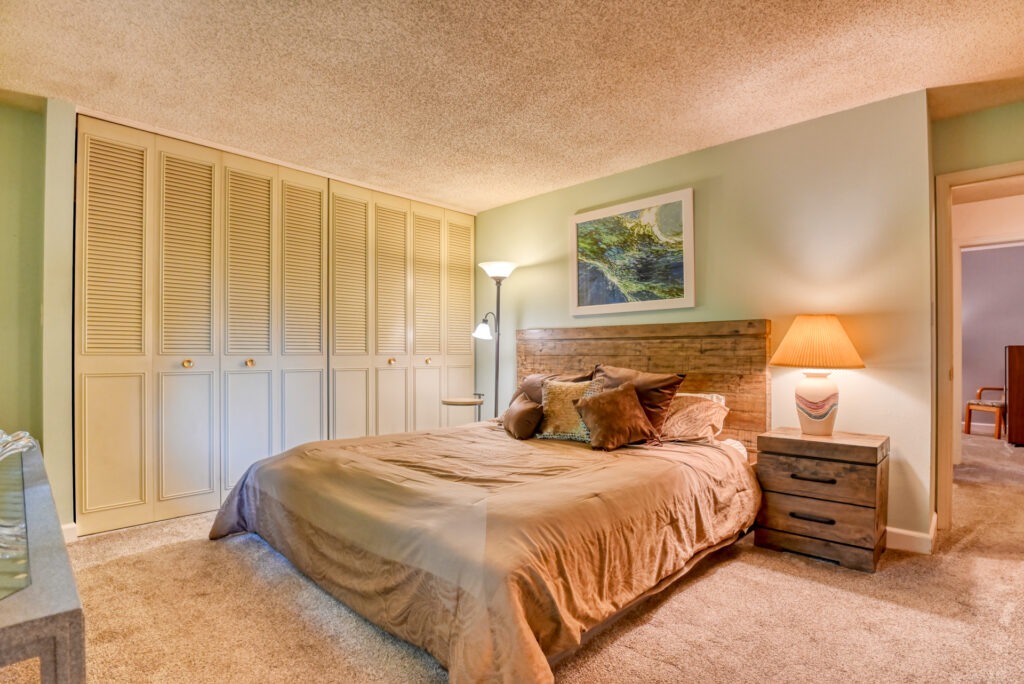 Parade Cir W 26