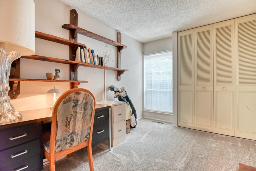 Parade Cir W 36